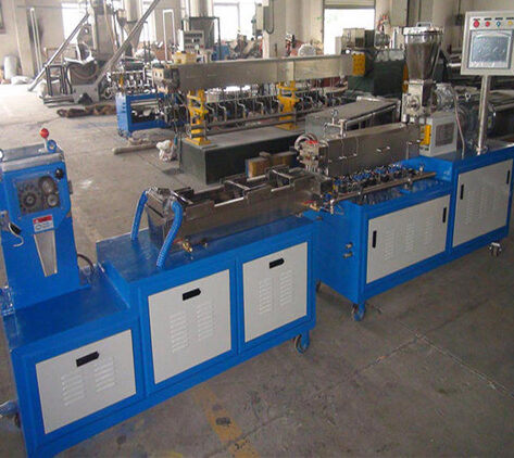 granule extuder machine