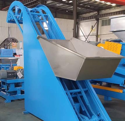 Bucket conveyor