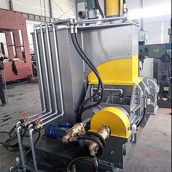 Intensive mixer with sigma blade in closed chamber