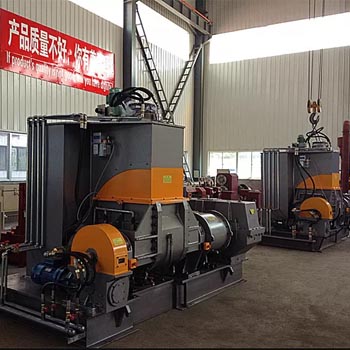 Heavy-duty industrial kneader for mixing polymers, rubber compounds, adhesives, and sealants