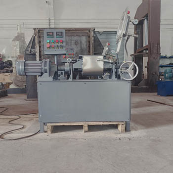 Vacuum sigma kneader with jacket system for heating and cooling high-viscosity materials