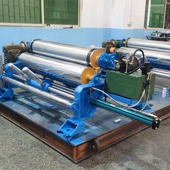 Open mixing mill with stock blender for rubber compounding and mixing