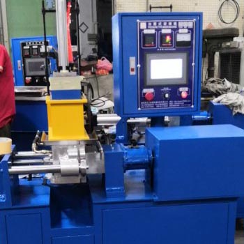 Small-batch laboratory kneader for material development